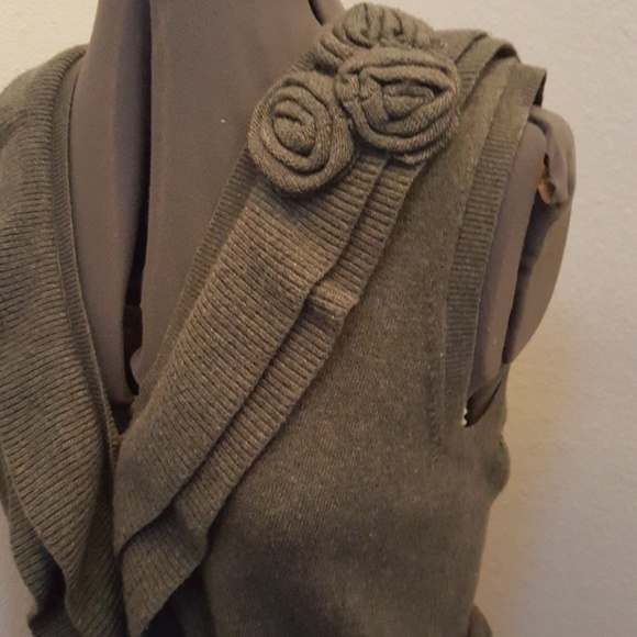 J Crew sweater vest new condition - Picture 2 of 4